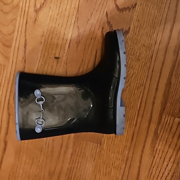 2 pair  of authentic Gucci  shoes - Picture 2 of 2